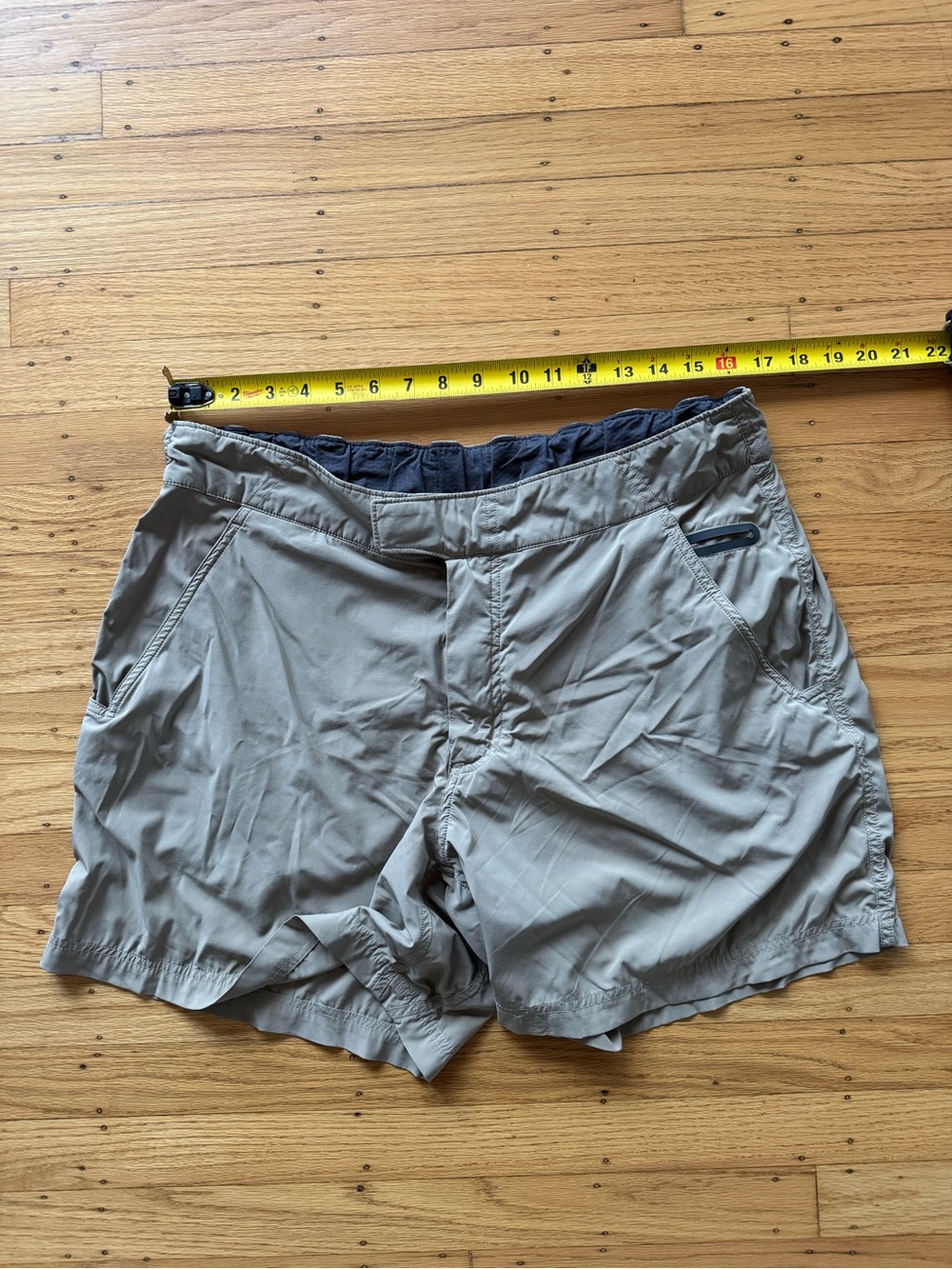 Lululemon Zero Tucks Relaxed Fit Shorts Men’s 36 Beige Athleisure Gym
